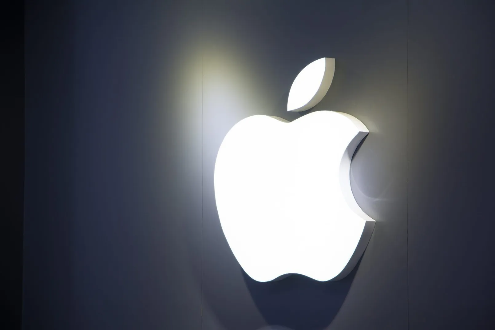 Apple Logo 1.jpg
