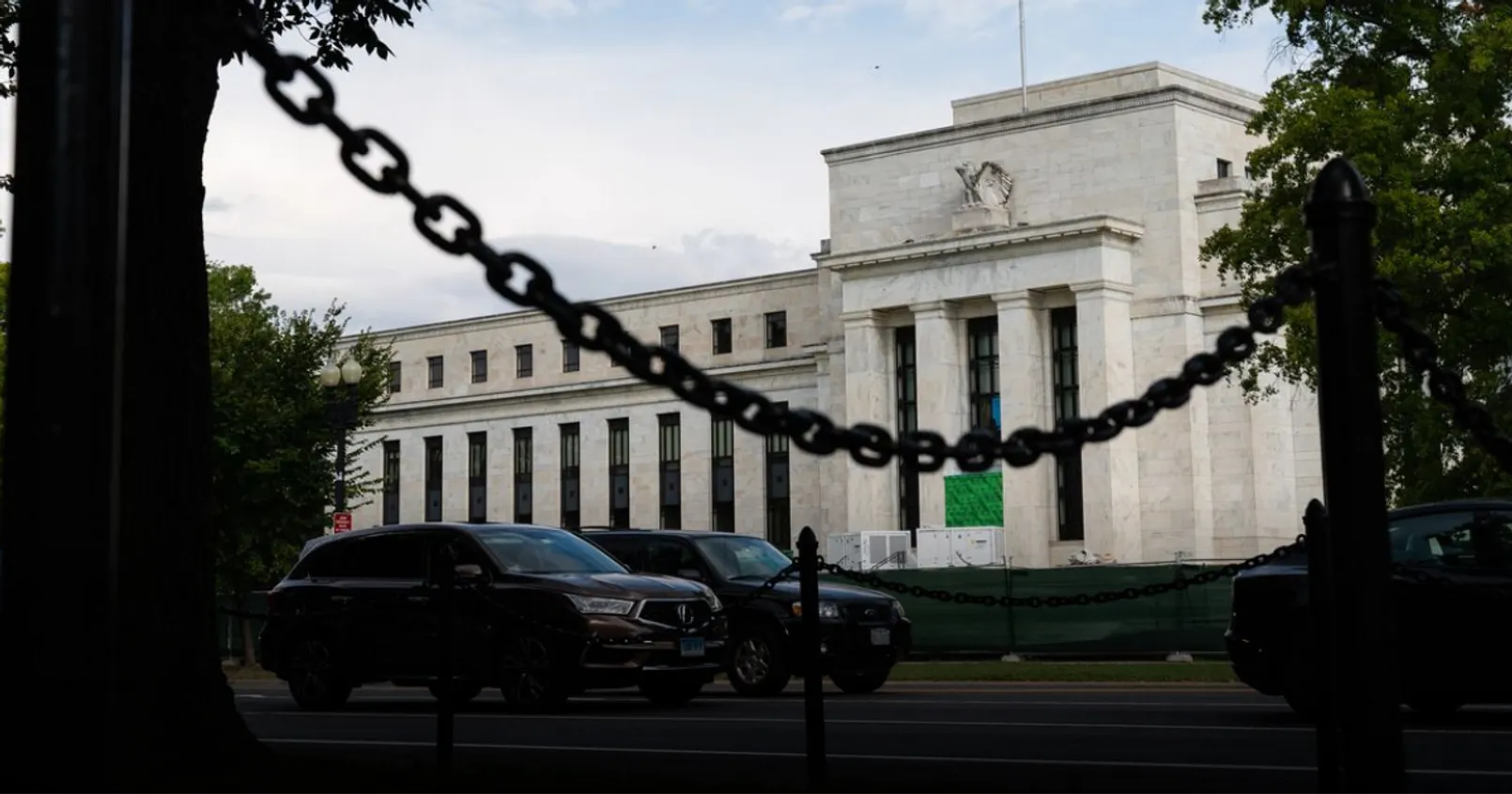 Fed เปิดรายงาน ชี้ ธ.สหรัฐฯ 700 แห่ง กำลังพบกับ ‘ความเสี่ยงด้านความปลอดภัยอย่างสูง’